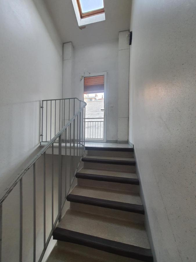 Apartment Au Calme Espace Exterieur Parking Gratuit Dans La Rue Grenoble