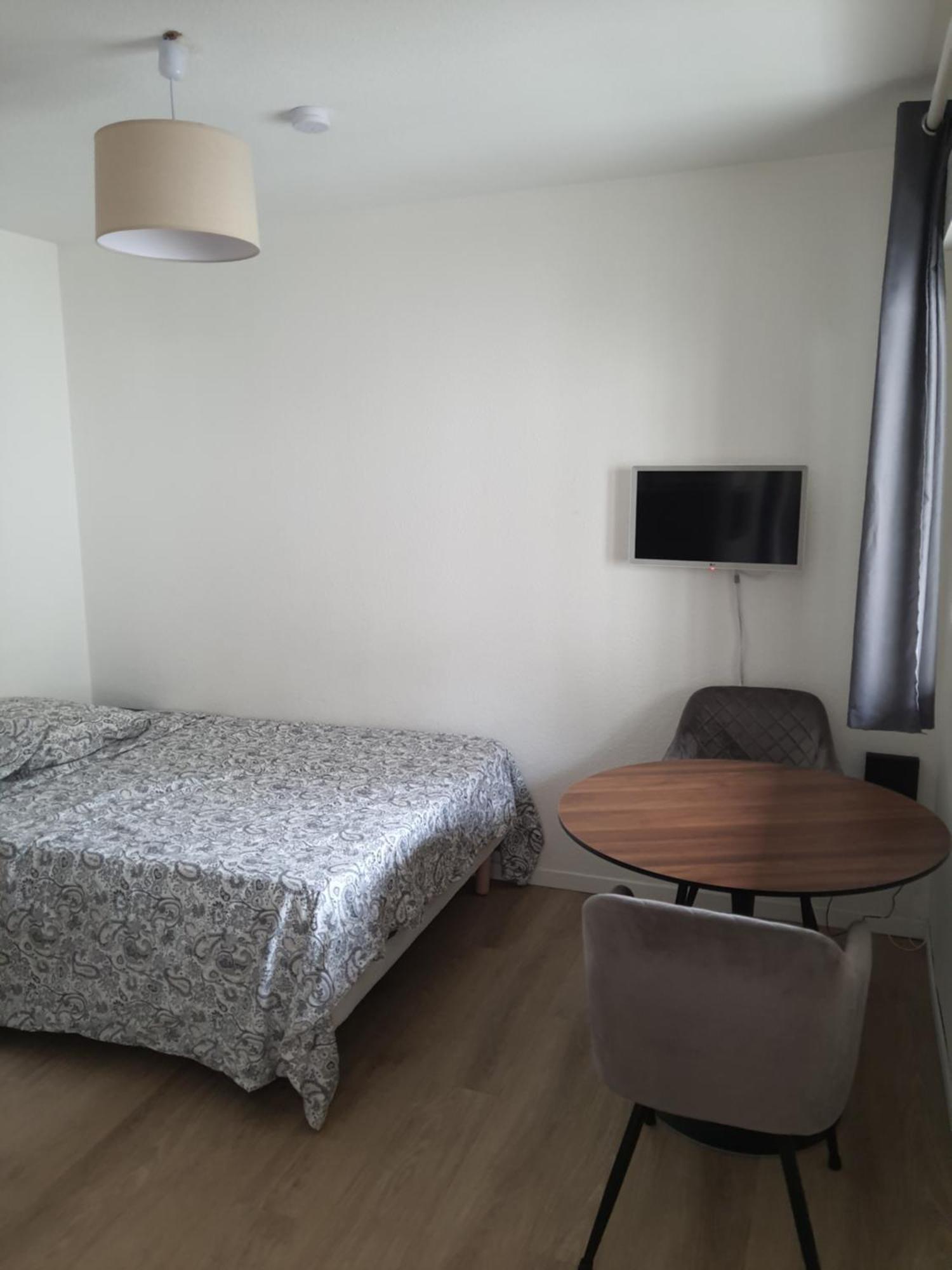 Apartment Au Calme Espace Exterieur Parking Gratuit Dans La Rue